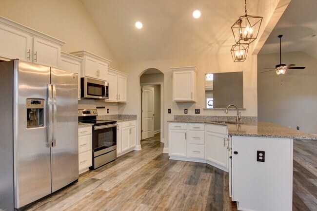 Building Photo - Sharp 3bed 2 ba.  upgrades throughout.