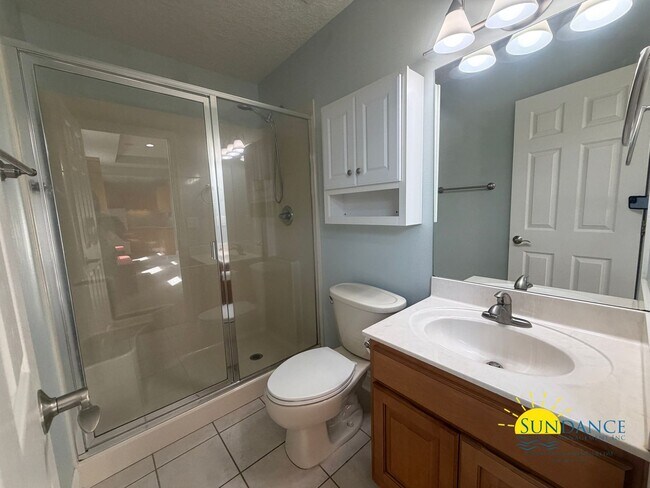 Building Photo - Spacious 5-Bedroom Home with Heated Pool & Hot Tub in Niceville!