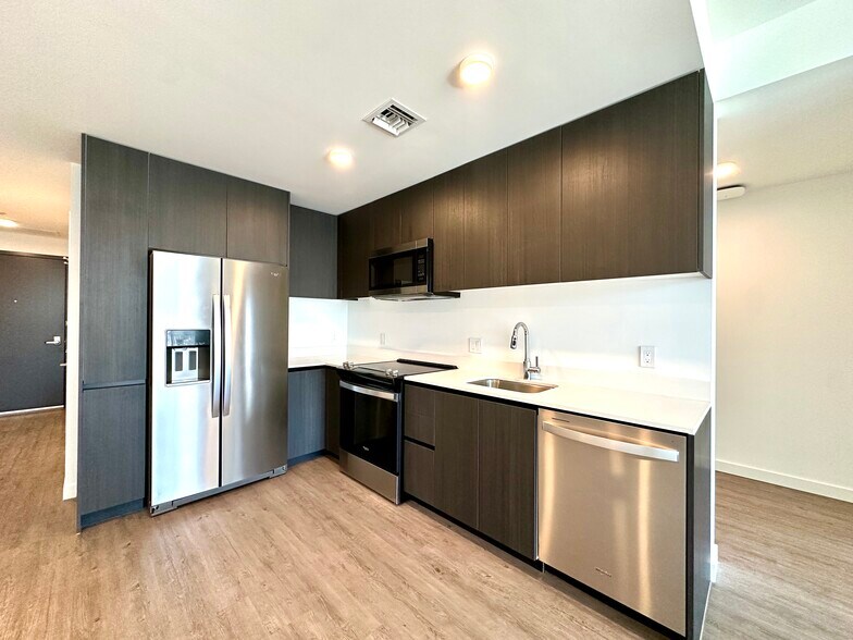 Building Photo - 114 NE 22nd St