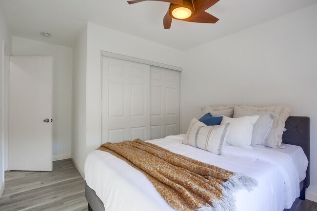 Building Photo - Newly Renovated 3BR/2BA Condo in