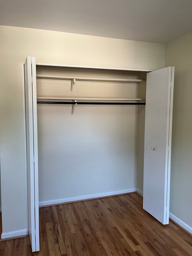 Building Photo - 2 Wimbledon Ln