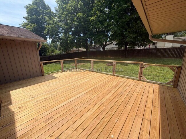 Building Photo - ALL ONE LEVEL IN WEST KNOXVILLE!  OVER 2,400 SQUARE FEET!!!