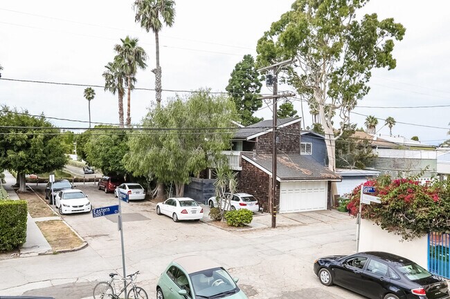 Building Photo - 2611 Ocean Ave