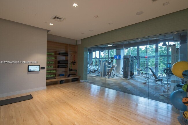 Building Photo - 16385 Biscayne Blvd