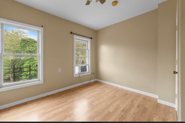 Building Photo - 812 Grand St