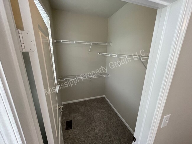 Building Photo - 3BD/3.5BA Available for Mid-August Move In