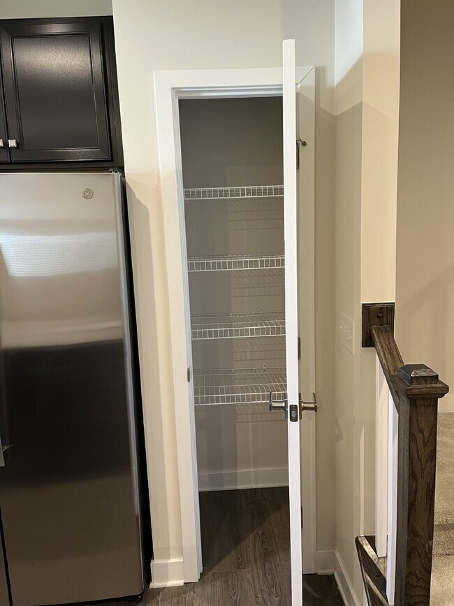 Building Photo - "Charming 3-Bedroom Townhouse with 2.5 Baths on Riverbrook Drive – Your Perfect Gallatin Retreat!"