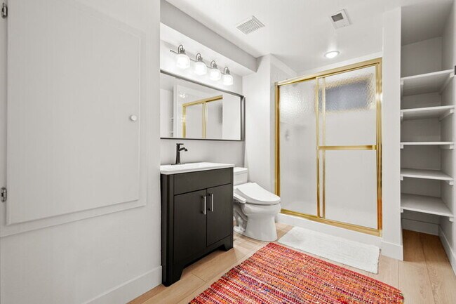 Building Photo - 8040 S Jasmine Cir