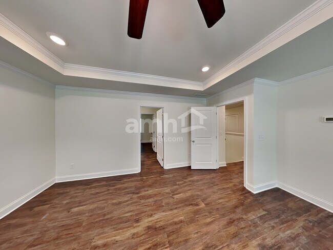 Building Photo - 1943 Windsor Park Ave