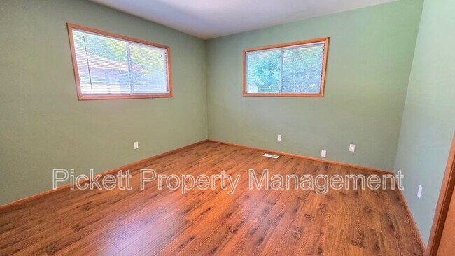 Building Photo - 8671 Silverdale Way NW