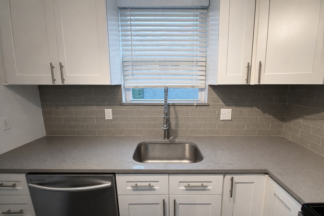 Building Photo - 2 Bedroom Single Family Home w/ Private Fenced Yard | Point Breeze