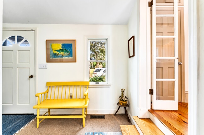 Building Photo - 33 Samoset Ave