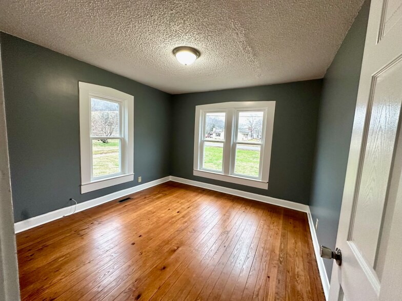 Building Photo - 3003 Tyree Springs Rd