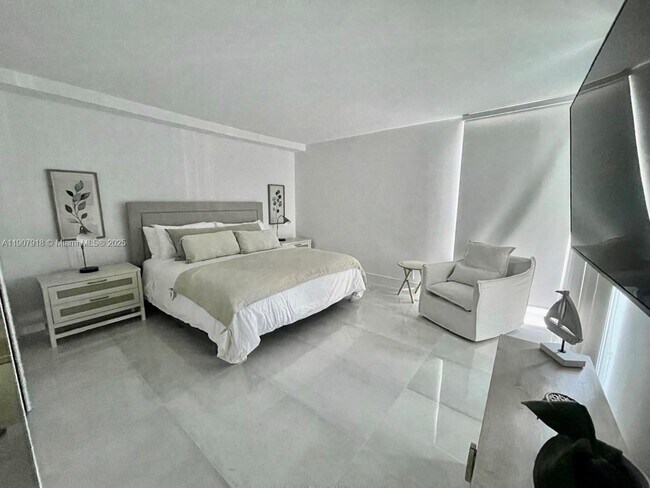 Building Photo - 100 Bayview Dr