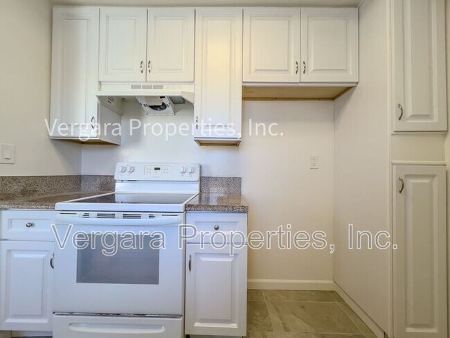 Building Photo - 2513 Ruhland Ave
