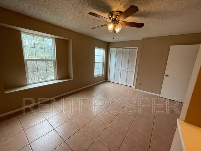 Building Photo - 4435 Brook Hollow Cir