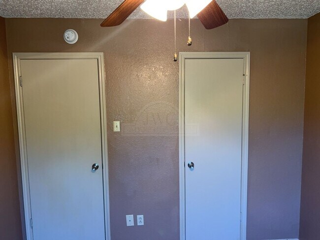 Building Photo - 2212 Silverhill Dr