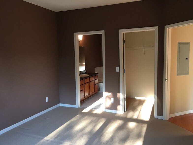 Building Photo - 25587 Portico Ln