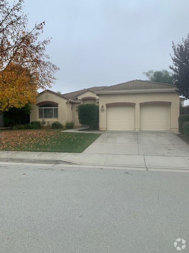 Building Photo - Beautiful Home in Great Location! Pets Neg...