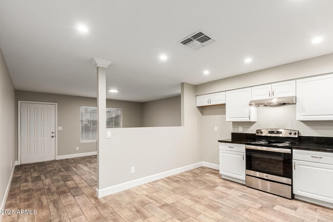 Building Photo - 2731 E Charleston Ave