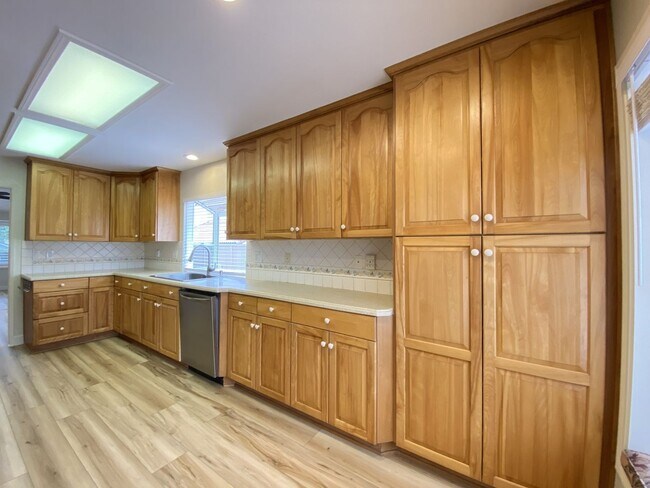 Building Photo - 2620 El Aguila Ln