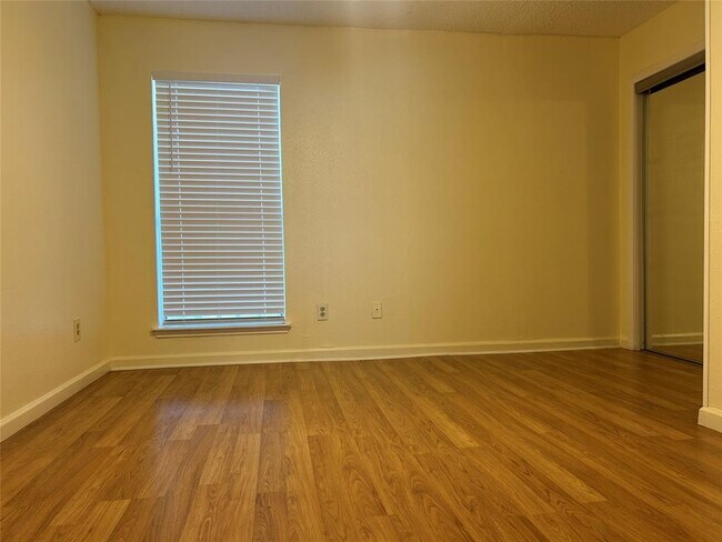 Building Photo - 12500 Brookglade Cir