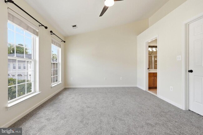 Building Photo - 941 Pine Forest Ln