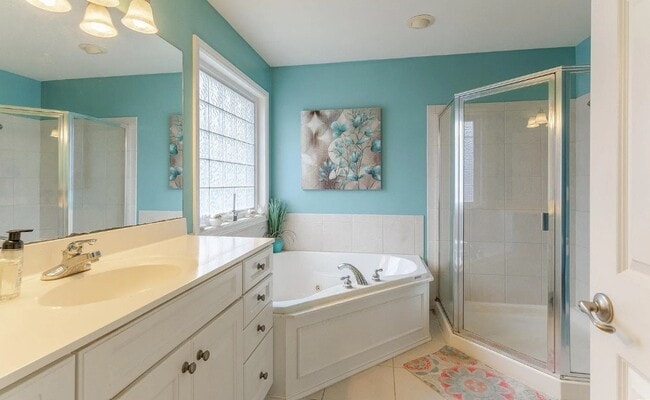 Building Photo - 9142 Hartwell Dr