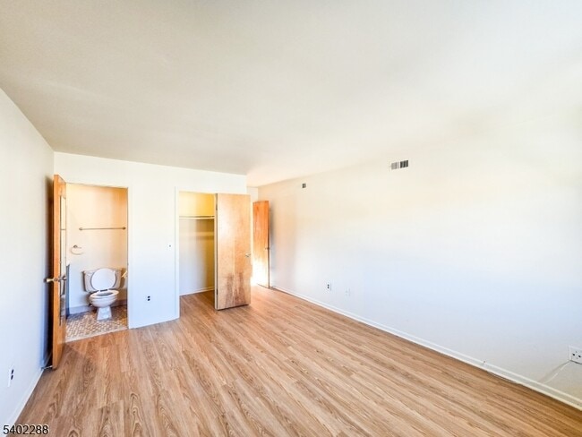 Building Photo - 1302 Bradley Ct