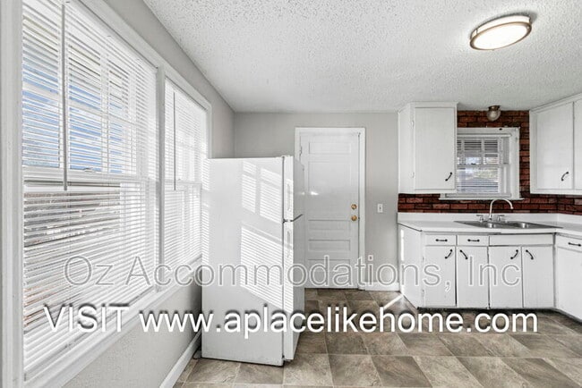 Building Photo - 1501 N 22nd St