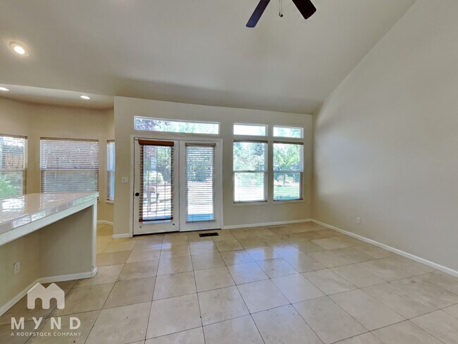 Building Photo - 695 Citadel Rd