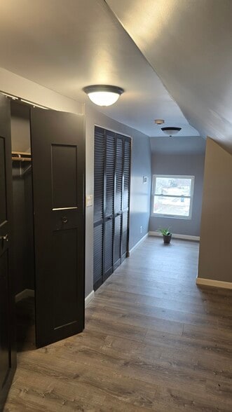 Building Photo - 1550 Richard Gordon Hatcher Blvd