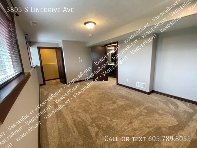 Building Photo - 3805 S Linedrive Ave