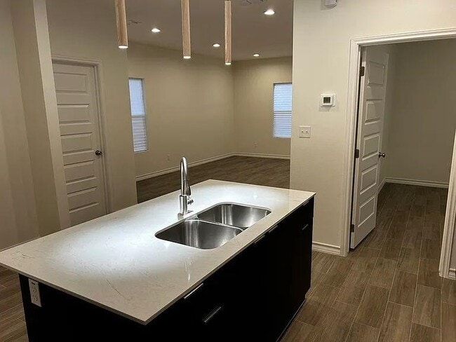 Building Photo - 5702 Moses Lp