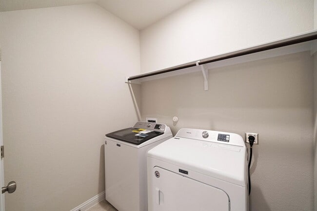 Building Photo - 8208 Cottage Rose Dr