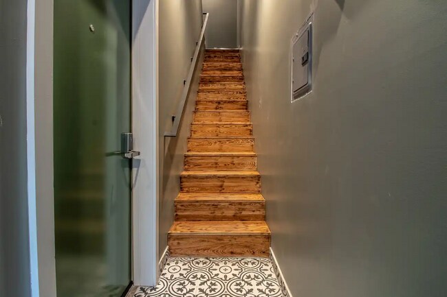 Building Photo - 2028 E Fletcher St