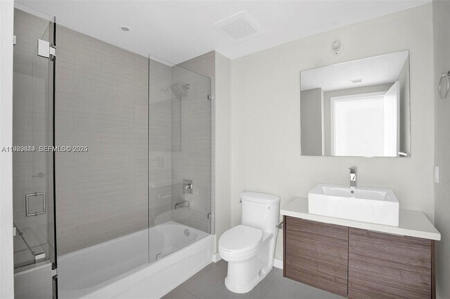 Building Photo - 1010 SW 2nd Ave