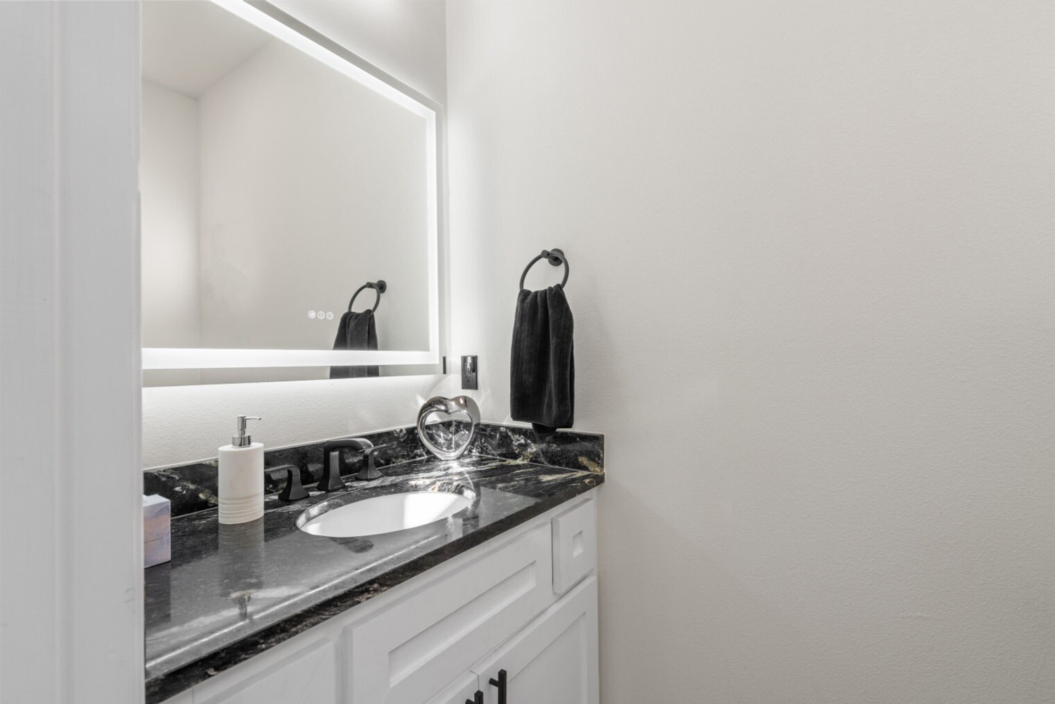 Building Photo - 3518 Dennis St