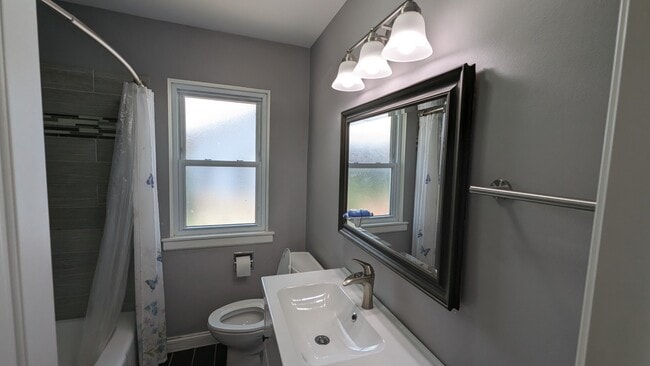 Building Photo - ?? Spacious 3BR Ranch | District 57 & Pros...