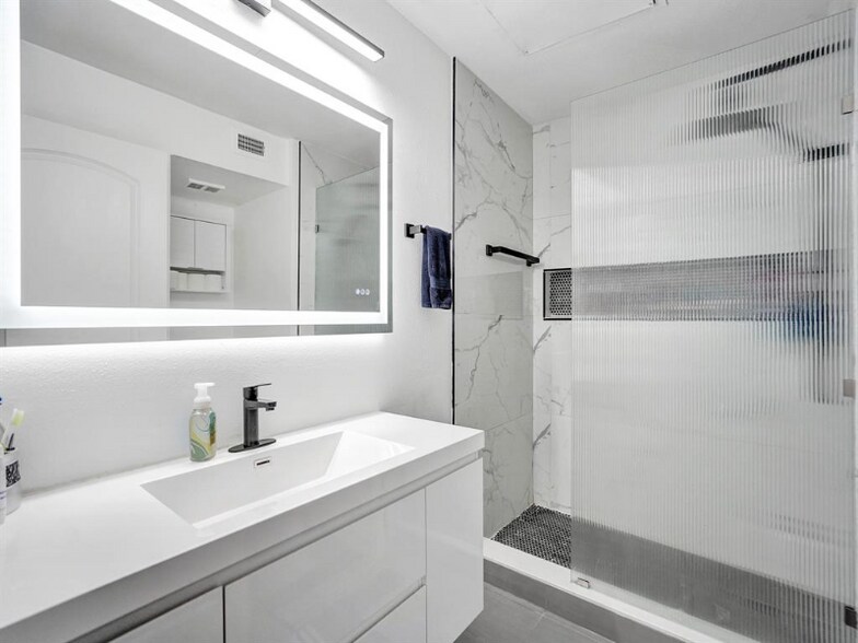 Building Photo - 2351 NW 33rd St