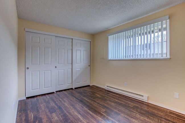 Building Photo - Spacious 2 Bed 1 Bath In Quiet Community
