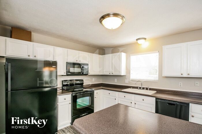 Building Photo - 445 Winterwood Dr
