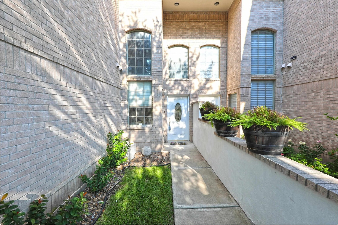 Building Photo - 7521 Country Club Dr