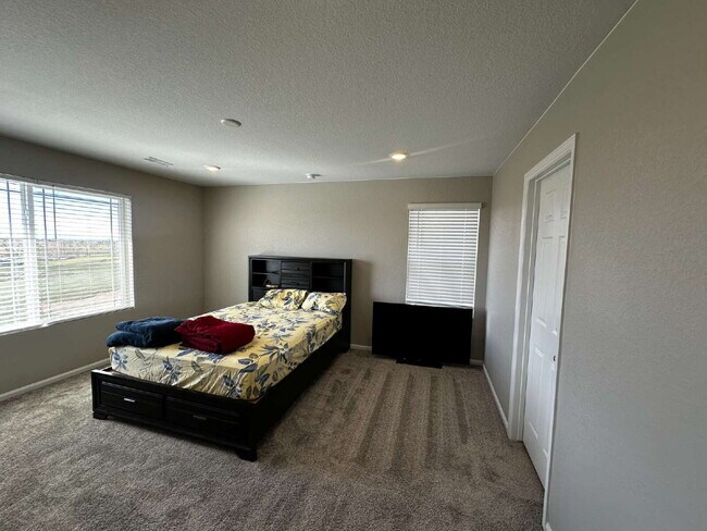 Building Photo - Available May! Beautiful home in Murphy Creek!