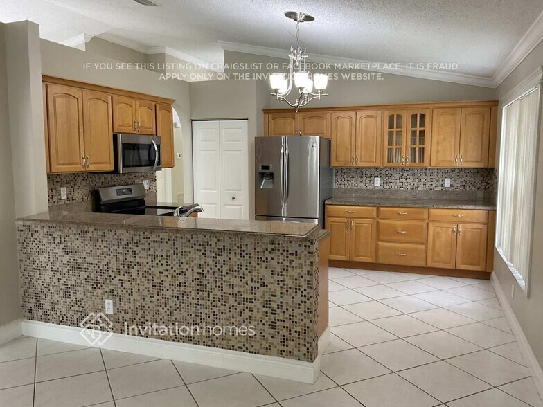 Building Photo - 2794 SW 183rd Ave
