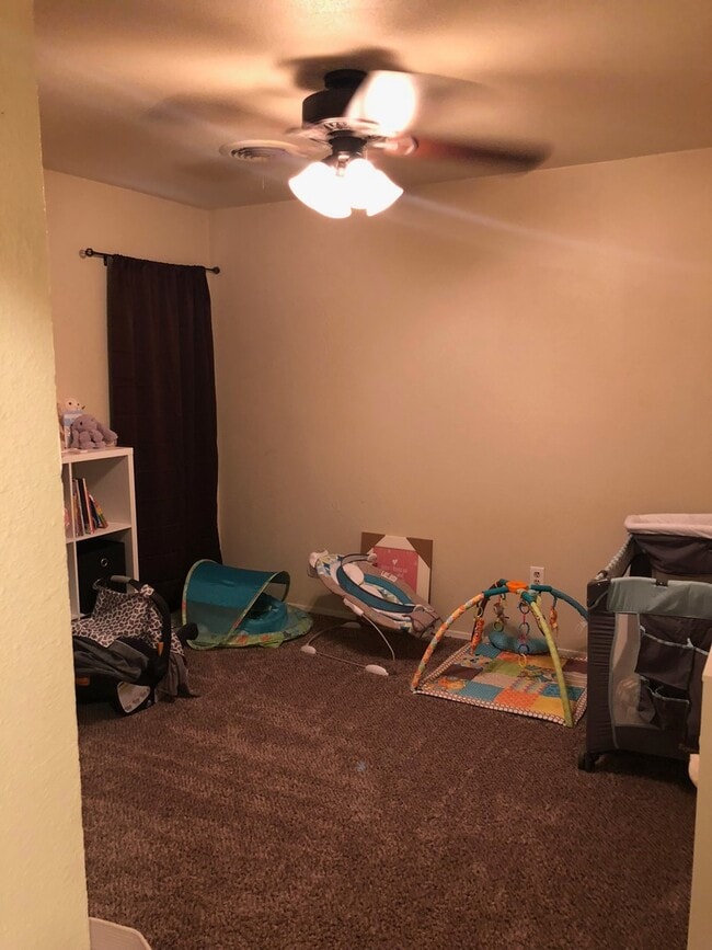 Building Photo - READY TO RENT! 3/2/2