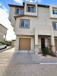 Building Photo - 3 bedroom townhome in Sterling Ridge