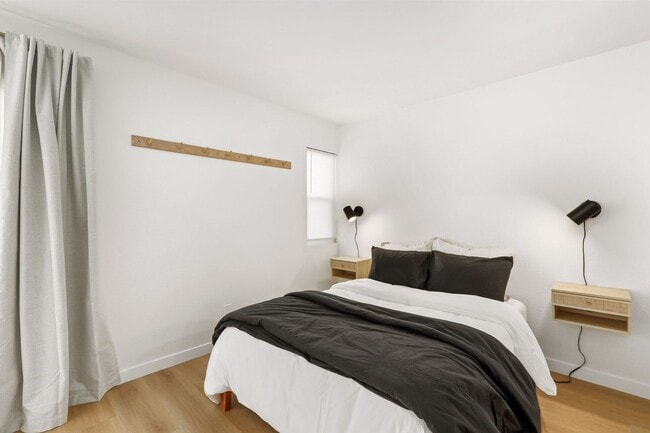 Building Photo - Modern Studio in BayHo - Fully Furnished o...
