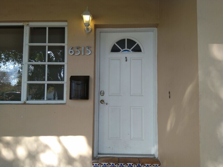 Big Front Porch at the Front - 6515 SW 48th St