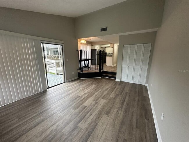 Building Photo - 1108 Country Club Ln